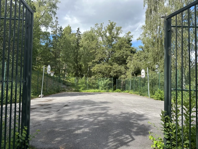 Profile of the basketball court Random outdoor court, Sollentuna, Sweden