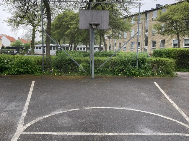 Profile of the basketball court Urtehaven legeplads, København, Denmark