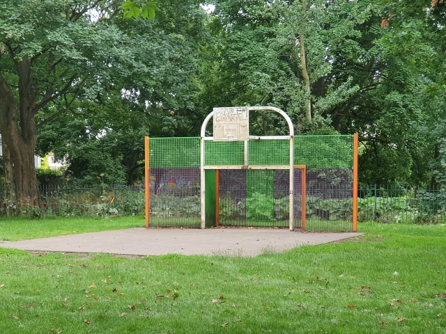 Profile of the basketball court Mina Road Park Hoop, Bristol, United Kingdom